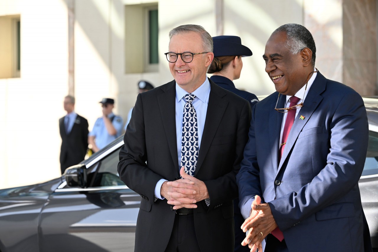 Thủ tướng Australia Anthony Albanese và người đồng cấp Vanuatu Alatoi Ishmael Kalsakau Ma’aukora tại Canberra ngày 15/2. (Nguồn: Văn phòng Thủ tướng Australia)
