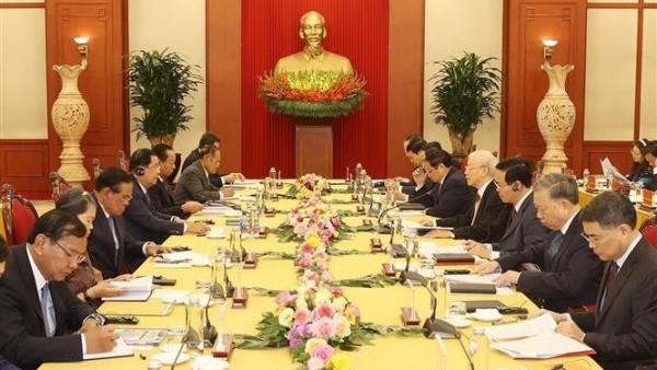 Vietnamese, Cambodian Parties hold high-level meeting in Hanoi