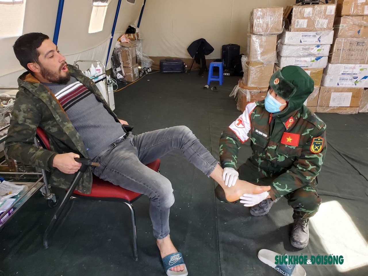 Bác sĩ quân y Việt Nam kịp thời cấp cứu cho người dân Thổ Nhĩ Kỳ bị gãy xương cổ chân