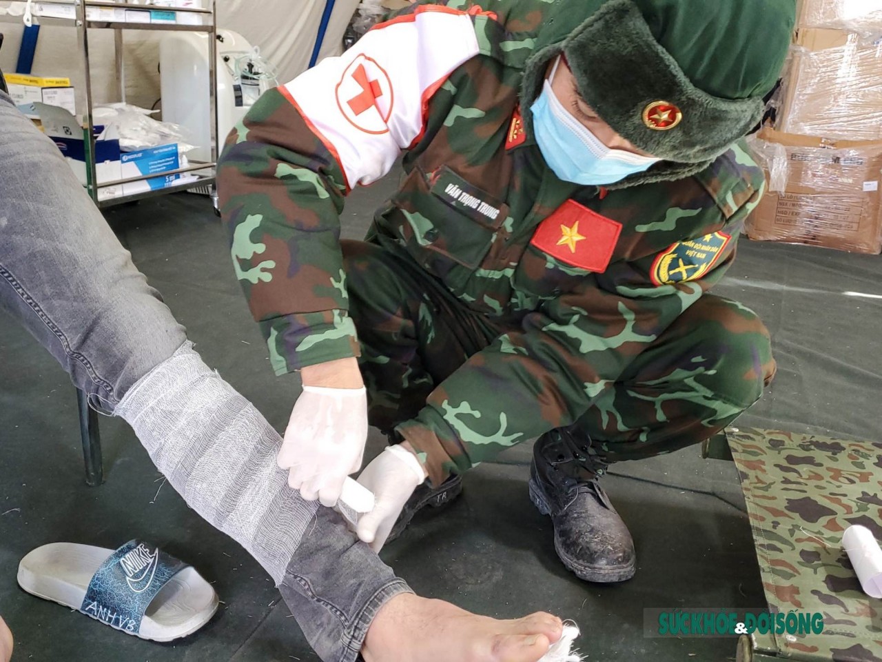 Bác sĩ quân y Việt Nam kịp thời cấp cứu cho người dân Thổ Nhĩ Kỳ bị gãy xương cổ chân
