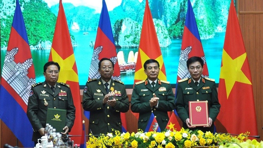 Lễ đón chính thức và hội đàm Bộ trưởng Quốc phòng Campuchia
