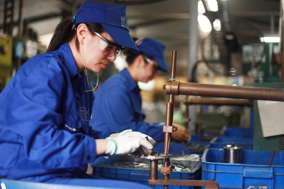 Bảo hiểm xã hội Việt Nam đề xuất giải quyết chế độ hưởng lương hưu đối với người lao động tại các doanh nghiệp chưa đóng đủ tiền bảo hiểm xã hội. (Nguồn: Kinh tế & Đô thị)
