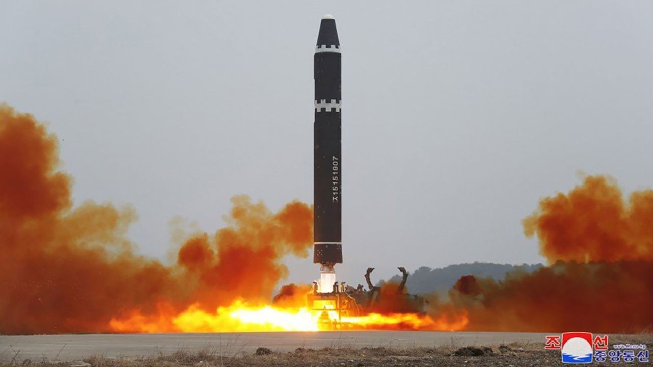 Triều Tiên tiếp tục phóng các tên lửa đạn đạo, tung lời cảnh báo 'chưa từng thấy'