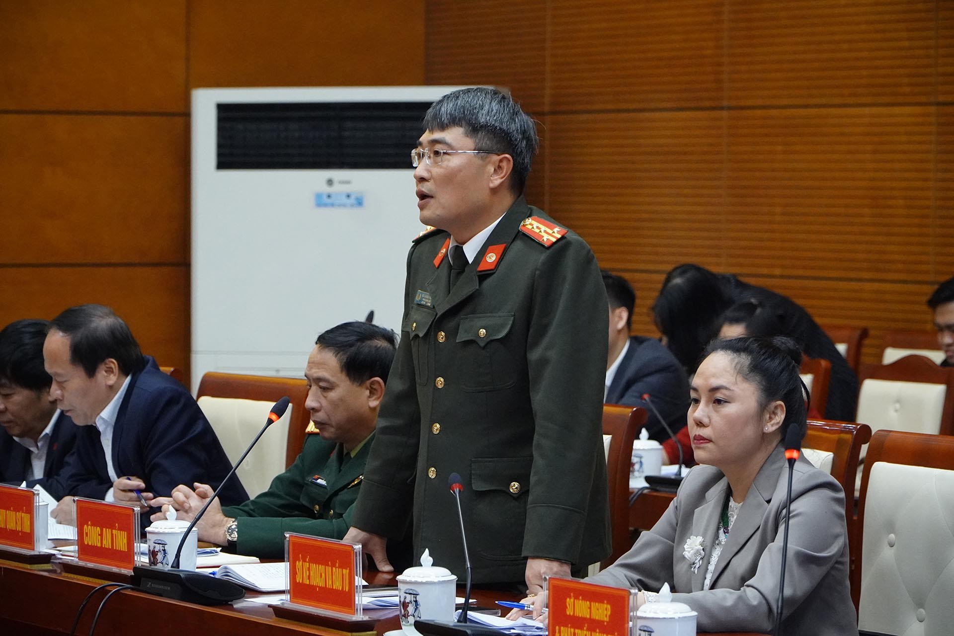 Đại diện Công an tỉnh Bắc Ninh giải đáp thắc câu hỏi của phóng viên