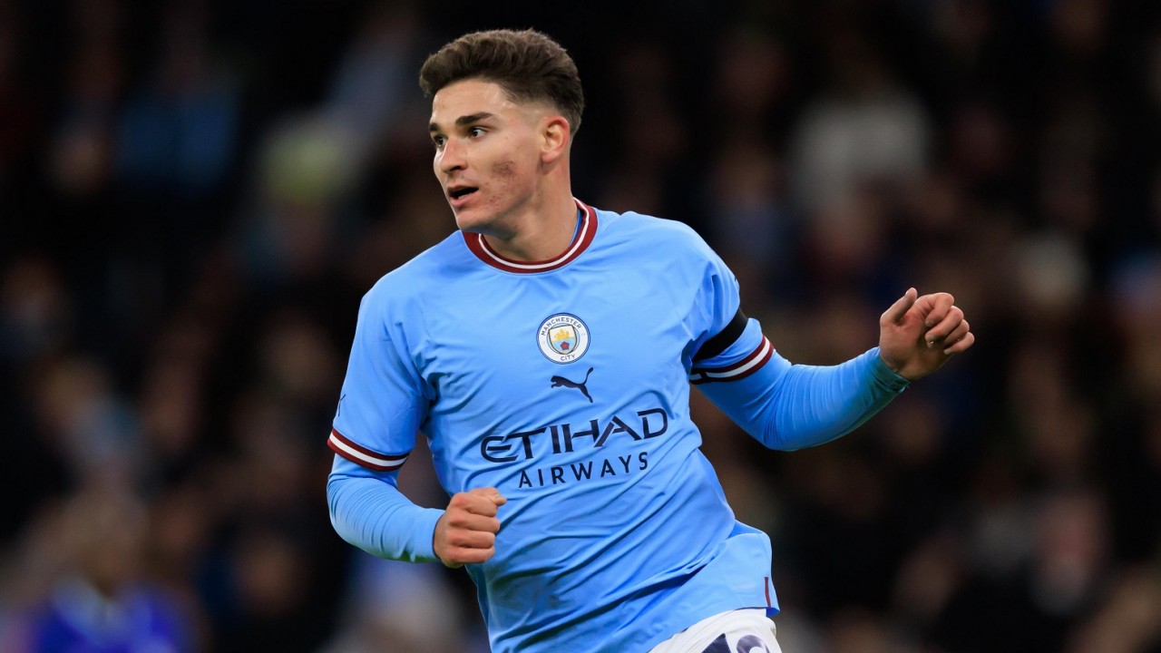 : Man City sắp ký mới Julian Alvarez;