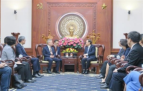 HCM City's Party Secretary Nguyen Van Nen receives China's Hainan delegation