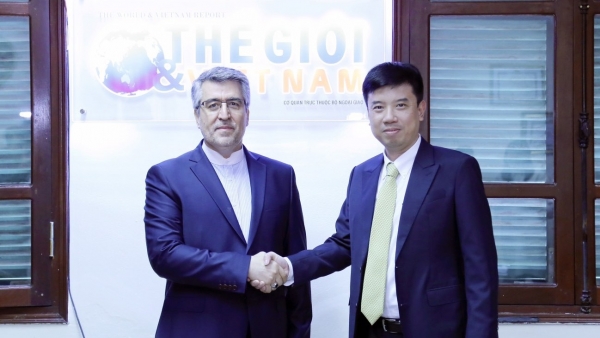 Iranian Ambassador Ali Akbar Nazari visits the World & Vietnam Report