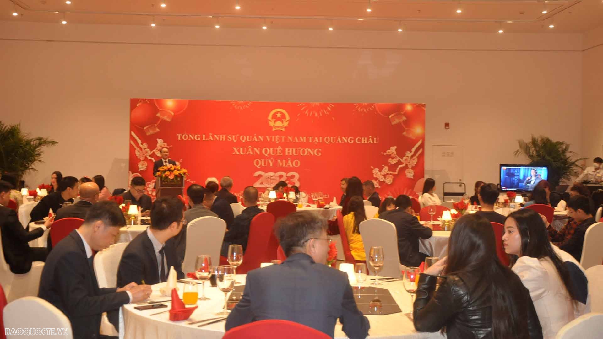 Tham dự chức buổi gặp mặt có đông đảo đại diện các doanh nghiệp cùng nhiều bà con cộng đồng người Việt đang sinh sống làm ăn tại Quảng Đông.
