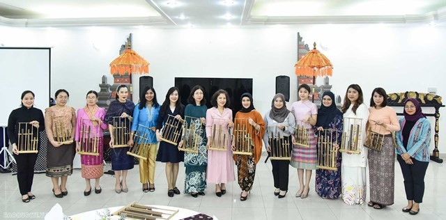 ASEAN Women Community has experienced playing Angklung in Hanoi