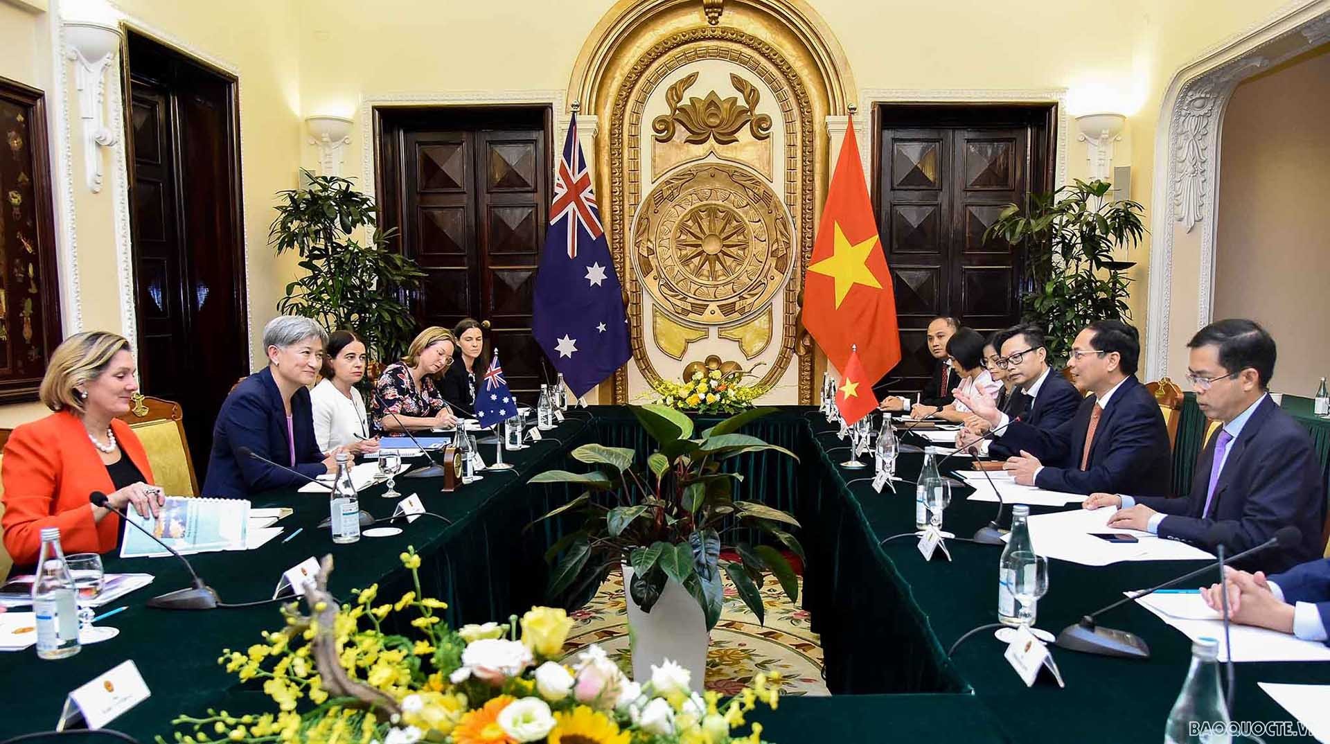 Bộ trưởng Ngoại giao Bùi Thanh Sơn hội đàm với Bộ trưởng Ngoại giao Australia Penny Wong tại Hà Nội ngày 27/6/2022. (Ảnh: Nguyễn Hồng)