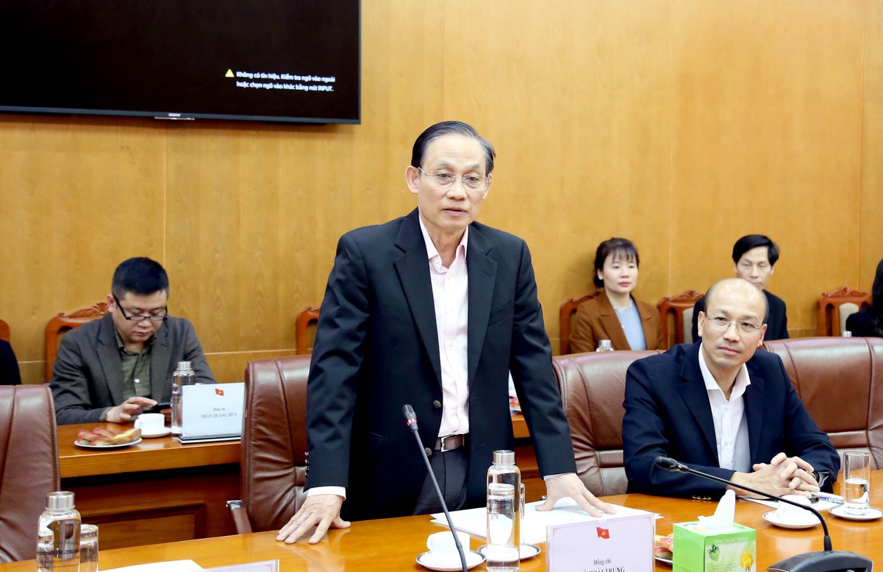 Trưởng Ban Đối ngoại Trung ương Lê Hoài Trung phát biểu tại cuộc làm việc với Đoàn Trưởng Cơ quan đại diện đợt bổ nhiệm năm 2022. (Ảnh: Quang Hòa)