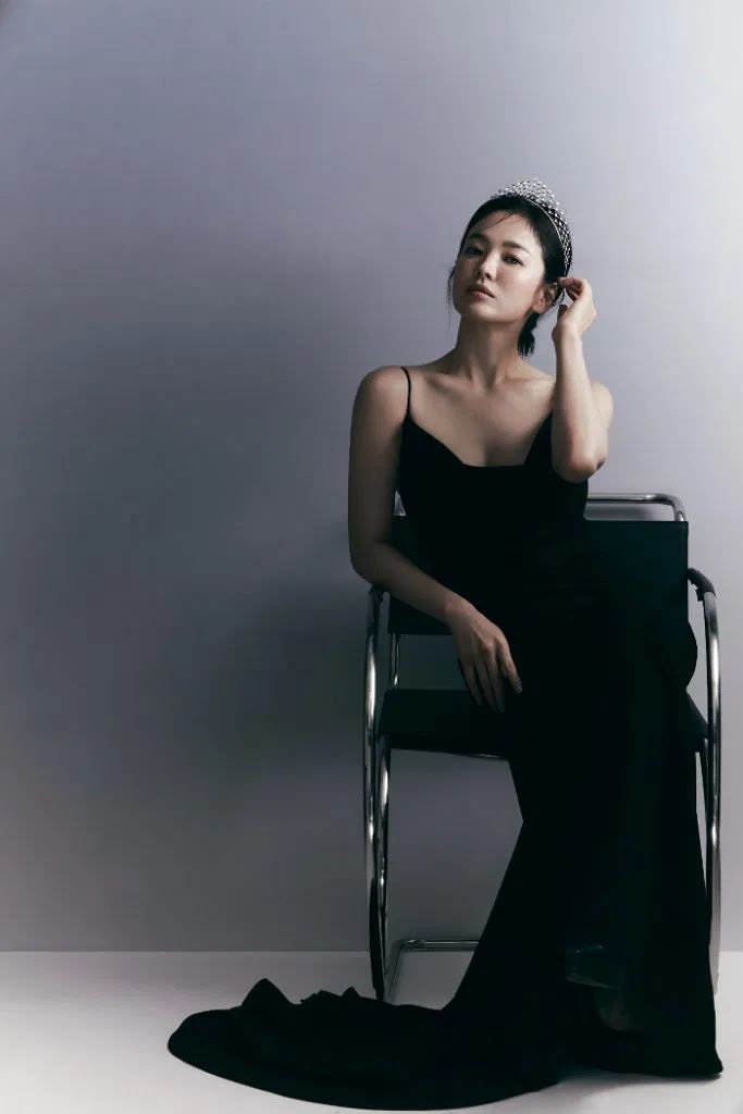 Nữ chính phim The Glory Song Hye Kyo và Lim Ji Yeon đọ độ gợi cảm