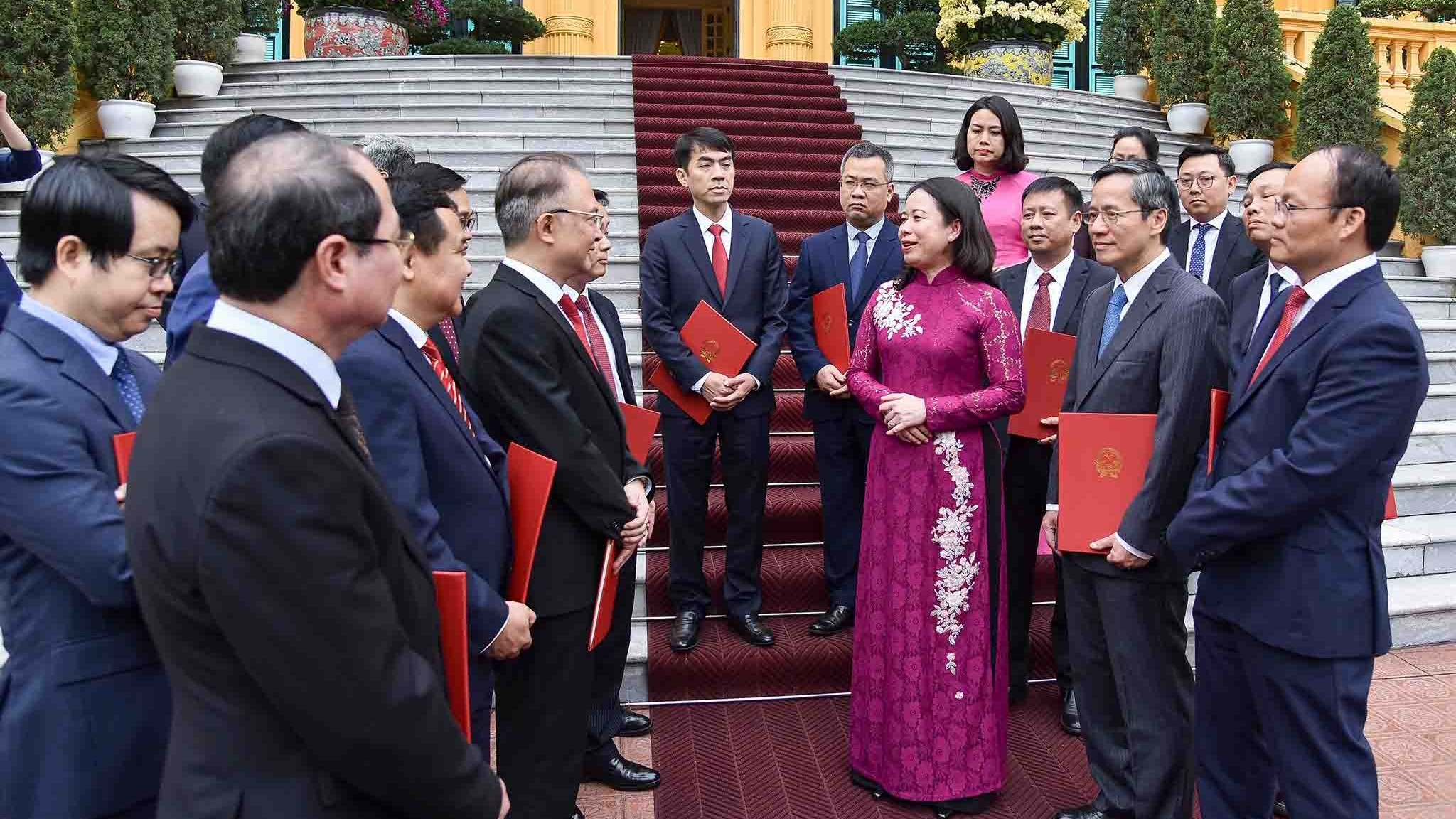 Quyền Chủ tịch nước trao Quyết định bổ nhiệm cho 15 Đại sứ Việt Nam tại nước ngoài nhiệm kỳ 2023-2026
