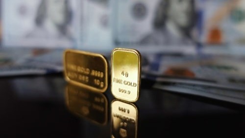 Giá vàng hôm nay 25/2/2023: Giá vàng giao dịch buồn, sắp chạm 1.800 USD/ounce? Sẽ tăng phi mã nếu kinh tế Mỹ suy thoái