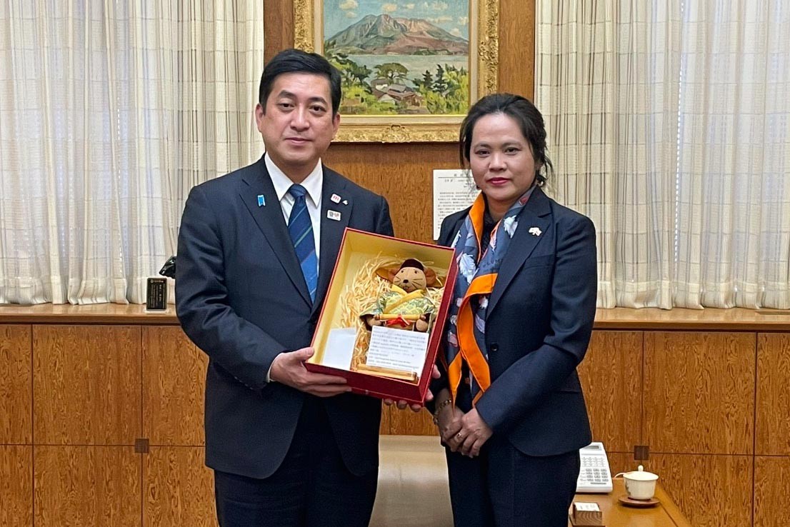 Tổng lãnh sự Việt Nam tại Fukuoka, Nhật Bản thăm, làm việc tại tỉnh Kumamoto