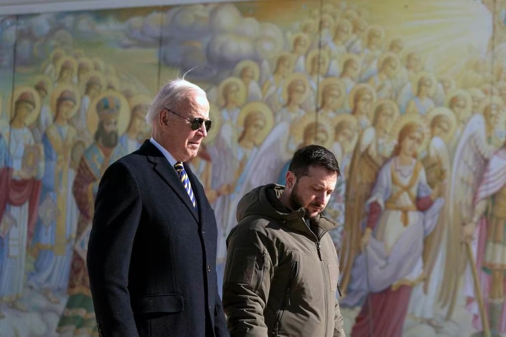 Ảnh ấn tượng tuần (20-26/2): Nga nói buộc phải 'đẩy mối đe dọa khỏi biên giới', ông Biden và chuyến thăm quan trọng nhất lịch sử quan hệ Ukraine-Mỹ