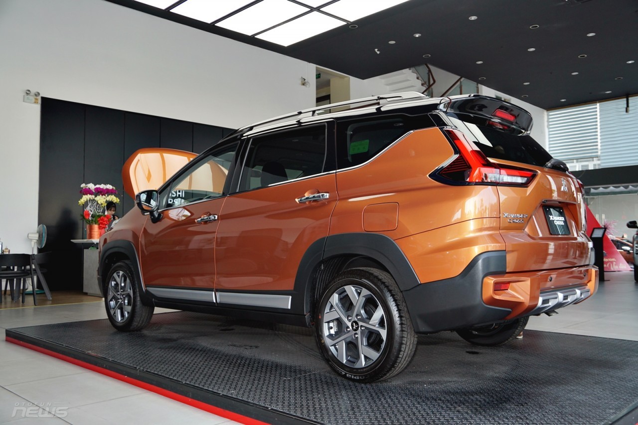 Mitsubishi Xpander Cross 2023 ra mắt với giá từ 698 triệu đồng