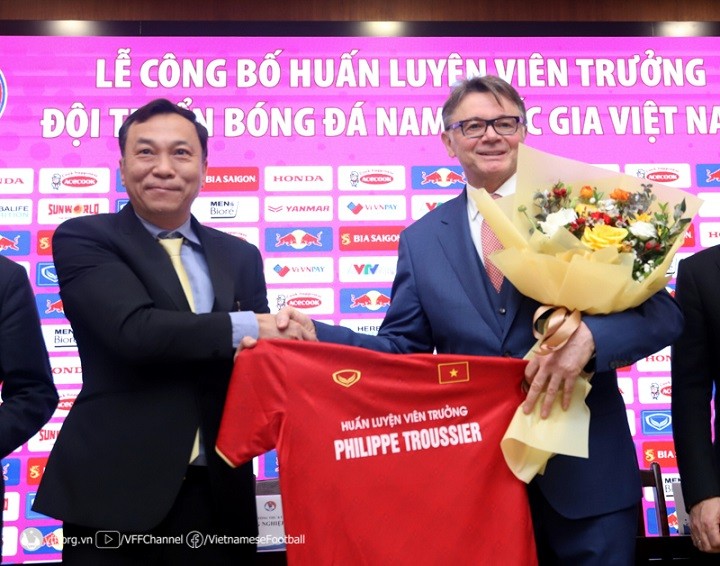 Ông Philippe Troussier chính thức trở thành HLV đội tuyển và U23 Việt Nam