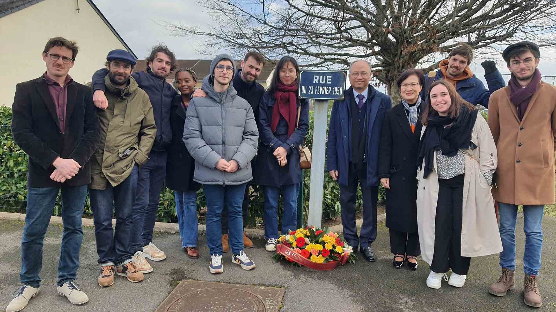 Đại sứ Việt Nam tại Pháp tham dự hoạt động tưởng nhớ nữ chiến sĩ cộng sản Raymonde Dien