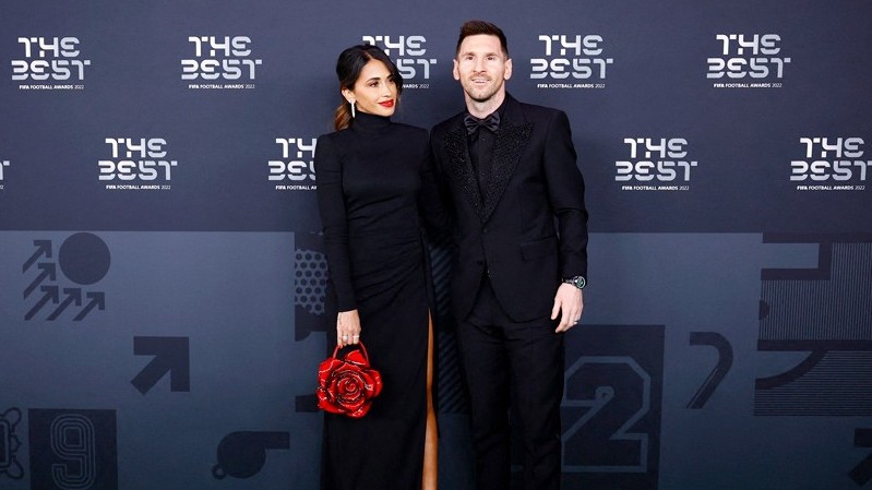Vợ Lionel Messi cùng dàn người đẹp diện đầm đen quyến rũ tới lễ trao giải FIFA The Best