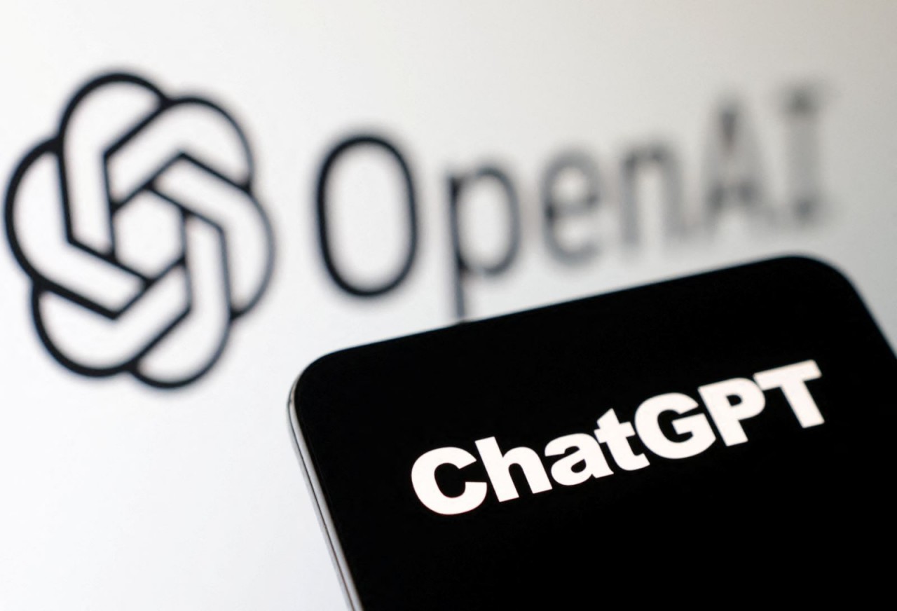 (02.28) Sau giai đoạn phát triển thần tốc, ChatGPT đang phải đối mặt với sự cạnh tranh ngày một khốc liệt từ các đối thủ, cùng sự hoài nghi, phản đối của các chính phủ và không ít người dùng. (Nguồn: Reuters)