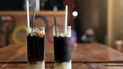 Cà phê sữa đá của Việt Nam được ca ngợi là thức uống từ cà phê ngon nhất thế giới
