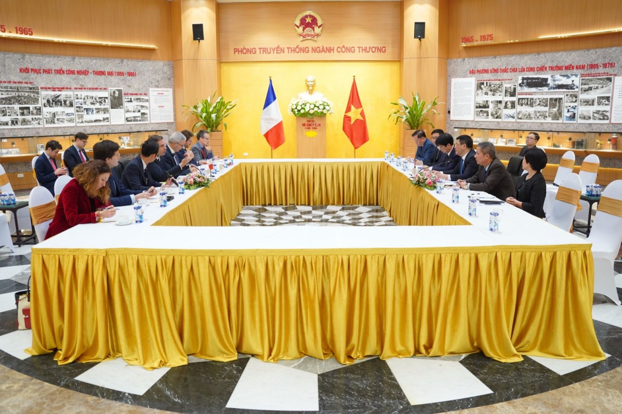 Vietnam, France Ministers hold working session on trade potential