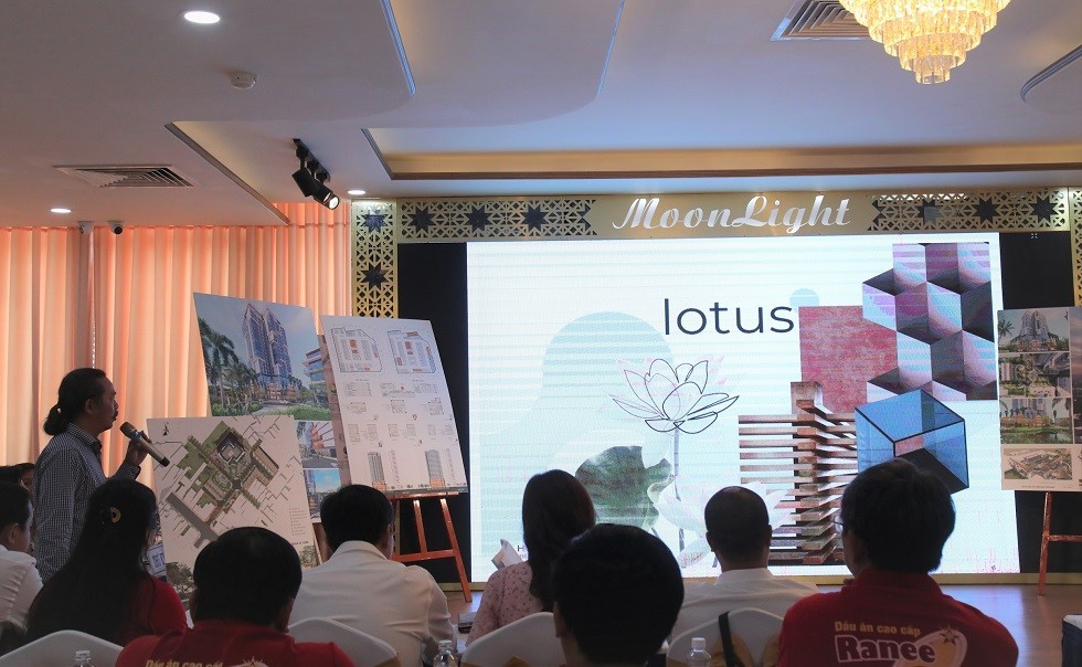 A design project is shown on the LED screen A design project is shown on the LED screen