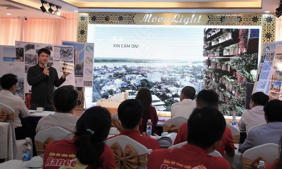 Through the elimination round, the organizing committee selected those teams with the most creative and suitable projects for the construction plan. Their projects could create highlights for the city and depict a good impression of the Sao Mai brand as expected by the investors. Through the elimination round, the organizing committee selected those teams with the most creative and suitable projects for the construction plan. Their projects could create highlights for the city and depict a good impression of the Sao Mai brand as expected by the investors.