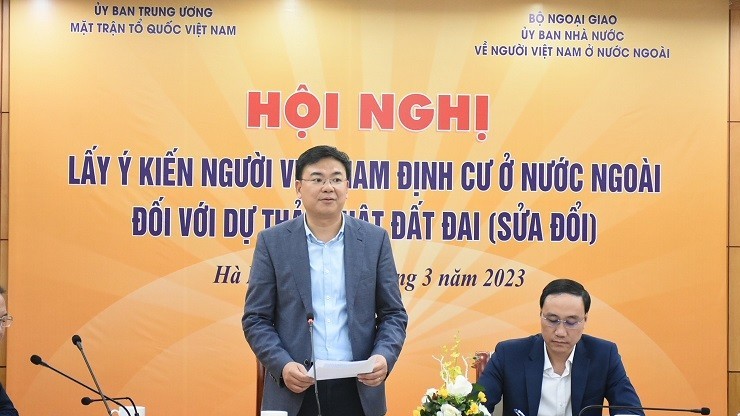Người Việt Nam định cư ở nước ngoài sôi nổi đóng góp ý kiến đối với dự thảo Luật Đất đai (sửa đổi)