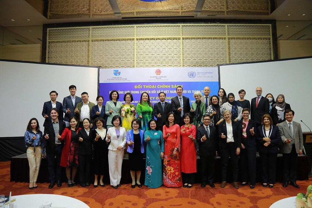 Các đại biểu tham dự đối thoại chính sách 'Bình đẳng giới trong chuyển đổi số ở Việt Nam: Cơ hội và thách thức'. (Nguồn: UN Women)