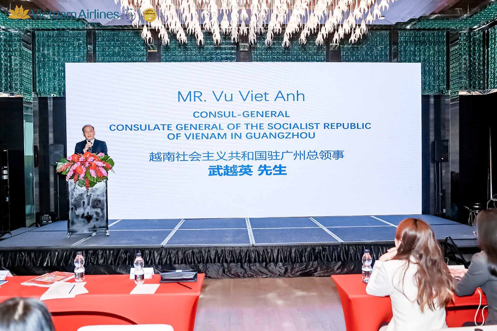 Tổng lãnh sự Việt Nam tại Quảng Châu  Vũ Việt Anh phát biểu khai mạc hội thảo.
