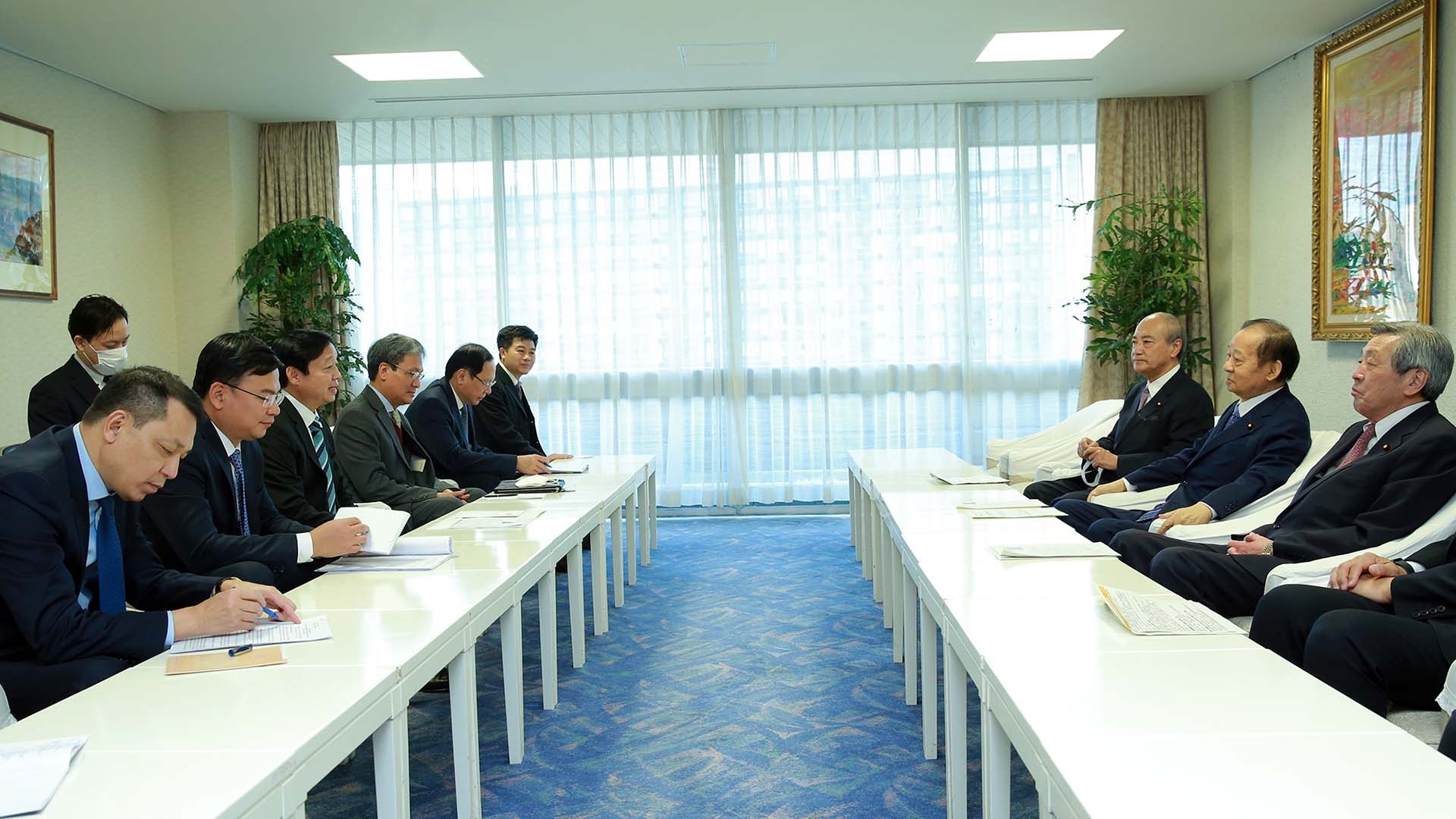 Phó Thủ tướng Trần Hồng Hà gặp Chủ tịch Liên minh Nghị sĩ hữu nghị Nhật - Việt Nikai Toshihiro. (Nguồn: VGP)