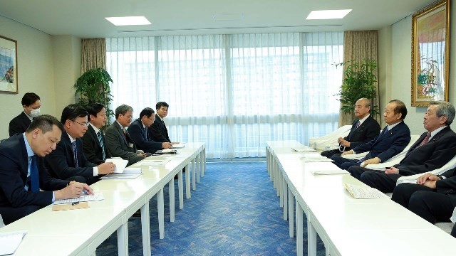 Deputy PM Tran Hong Ha meets Japanese parliamentarians, Minister in Tokyo