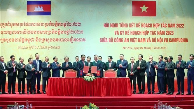 Bộ Công an Việt Nam và Bộ Nội vụ Campuchia ký Kế hoạch hợp tác năm 2023