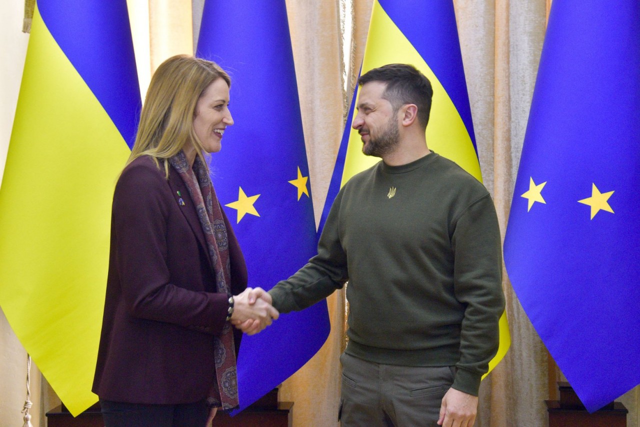 Chủ tịch Nghị viện châu Âu Roberta Metsola và Tổng thống Ukraine Volodymyr Zelensky tại Lviv, ngày 4/3. (Nguồn: Twitter)