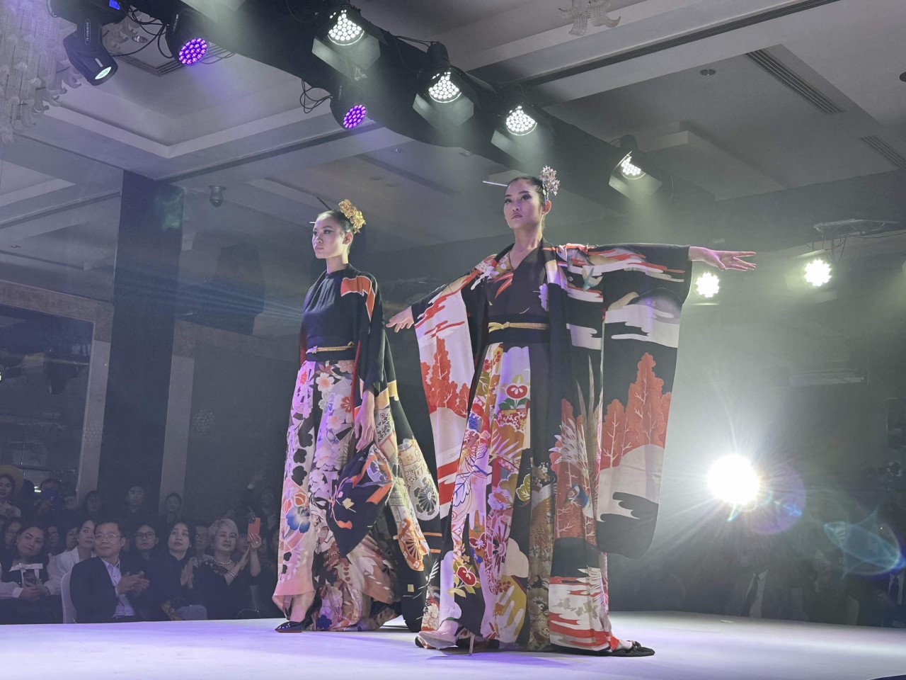 Áo dài - Kimono: Trang phục truyền thống tôn vinh vẻ đẹp người phụ nữ Việt Nam-Nhật Bản