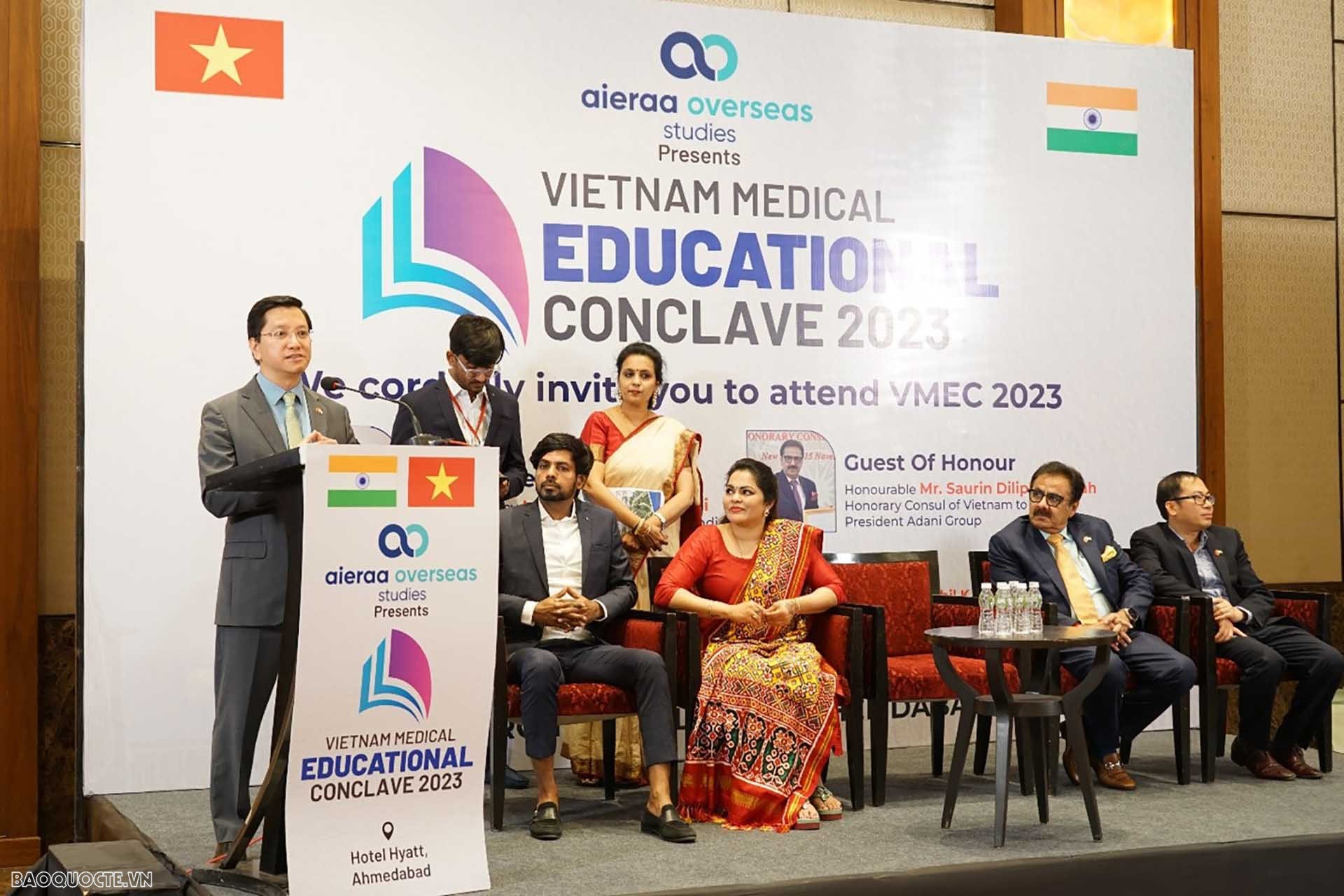 Đại sứ Nguyễn Thanh Hải giới thiệu thế mạnh của Việt Nam trong lĩnh vực giáo dục đại học, nhất là trong lĩnh vực y khoa.
