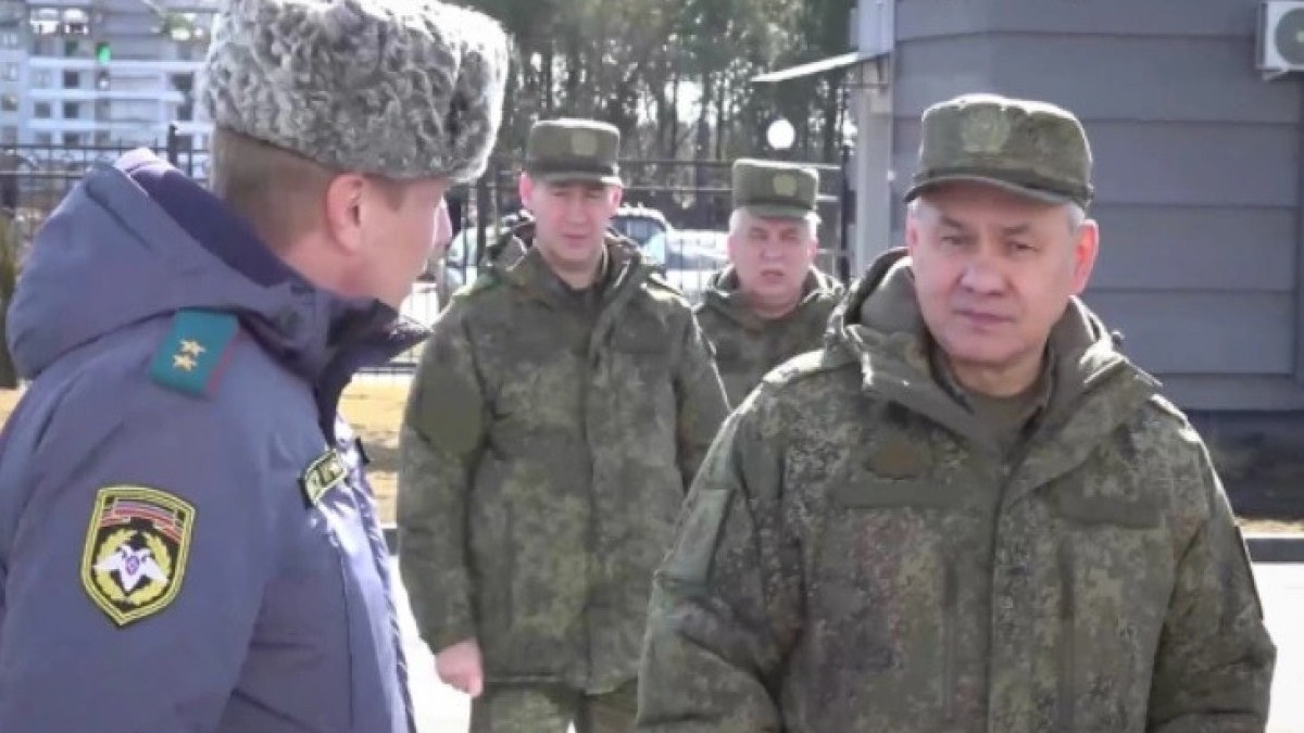 Tình hình Ukraine: Bộ trưởng Quốc phòng Nga đến một thành phố miền Đông, Moscow tung vũ khí mới cực mạnh; Bakhmut nguy cấp?