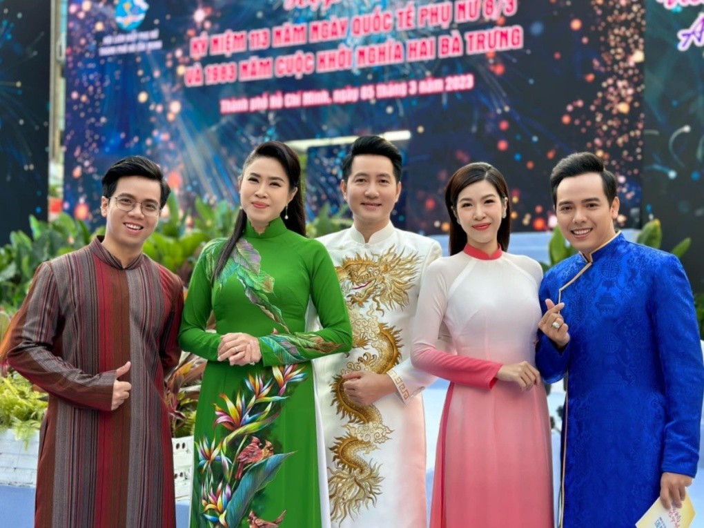 Ca sĩ Phi Hùng, Hoa hậu H'Hen Niê... tâm sự về niềm đam mê đặc biệt với áo dài dân tộc