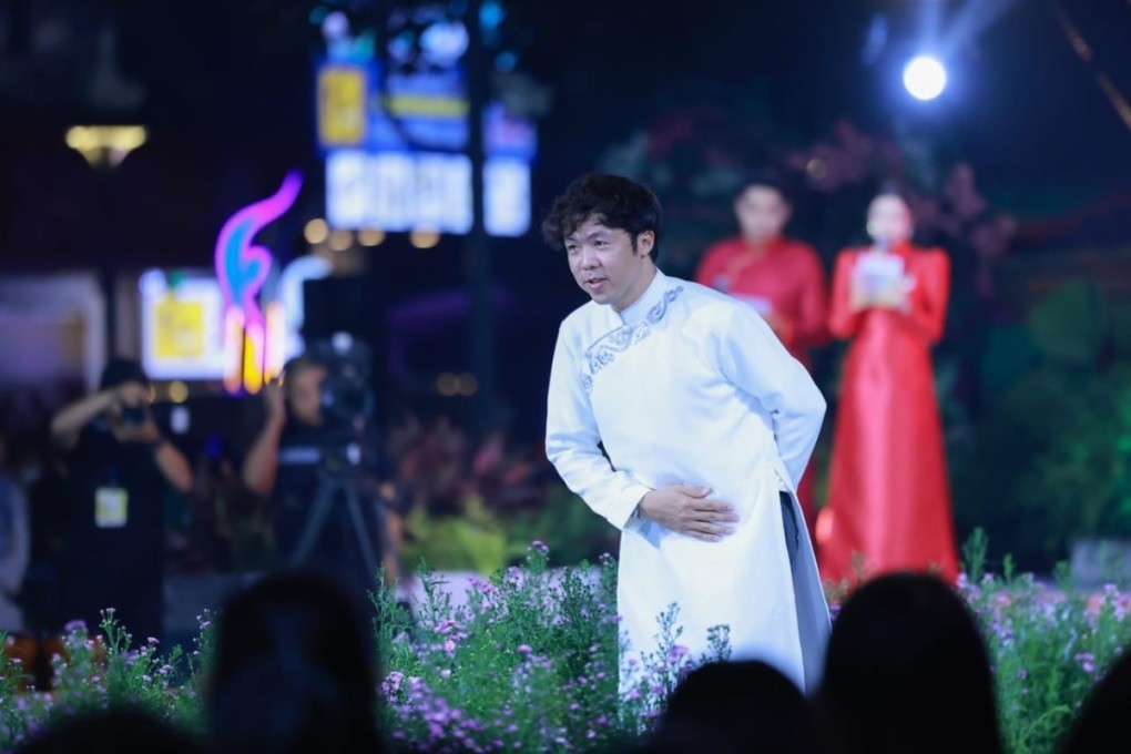 Ca sĩ Phi Hùng, Hoa hậu H'Hen Niê tâm sự về niềm đam mê bất tận với áo dài dân tộc