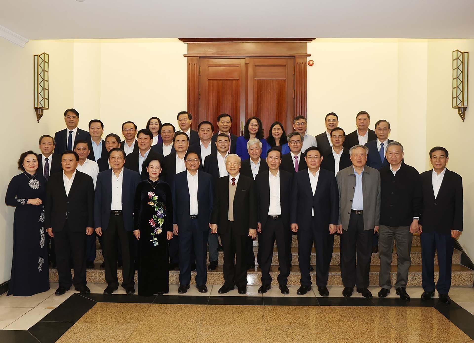 Tổng Bí thư Nguyễn Phú Trọng và các đồng chí lãnh đạo Đảng, Nhà nước cùng đại biểu chụp ảnh chung. (Nguồn: TTXVN)