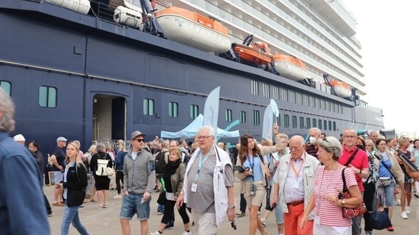 Cruise ship brings 2,000 foreign visitors to Quang Ninh