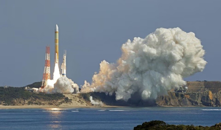 tên lửa H3 mang theo một vệ tinh quan sát mặt đất cất cánh từ bệ phóng tại Trung tâm vũ trụ Tanegashima trên đảo Tanegashima phía tây nam, tỉnh Kagoshima, tây nam Nhật Bản ngày 7 tháng 3 năm 2023, trong bức ảnh này do Kyodo chụp