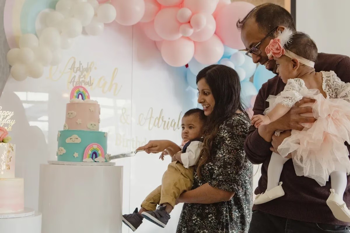 Cặp sinh non nhất thế giới đón sinh nhật đầu tiên