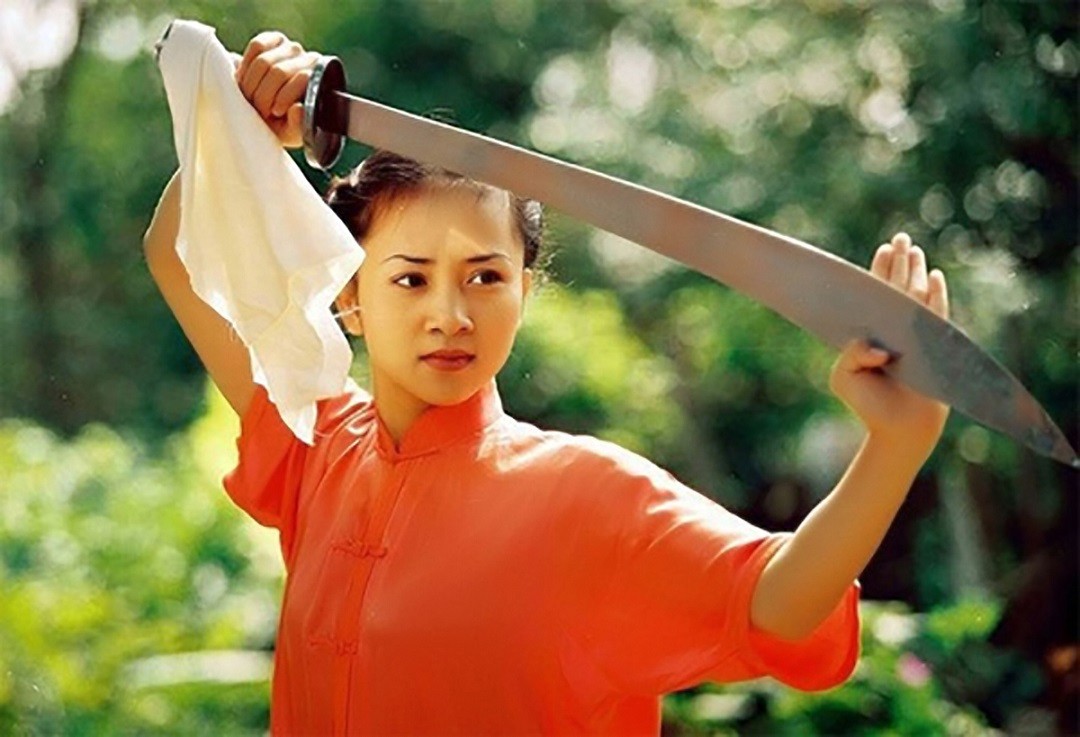 Hoa khôi wushu Thúy Hiền sinh năm 1979 trong một gia đình giàu truyền thống thể thao ở Hà Nội. Cô bén duyên nghiệp võ từ năm 12 tuổi.