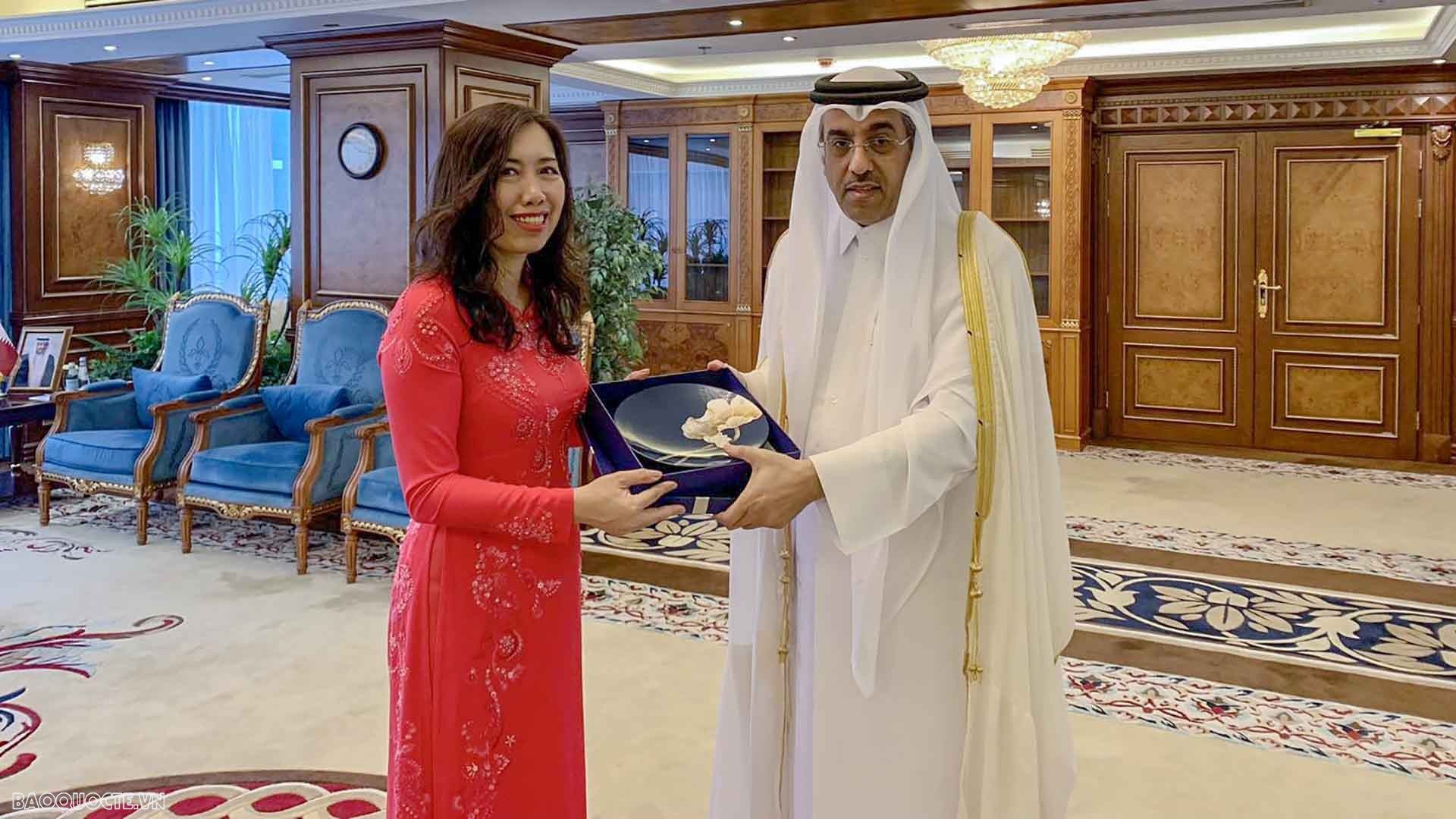 Thứ trưởng Bộ Ngoại giao Lê Thị Thu Hằng thăm và làm việc tại Qatar