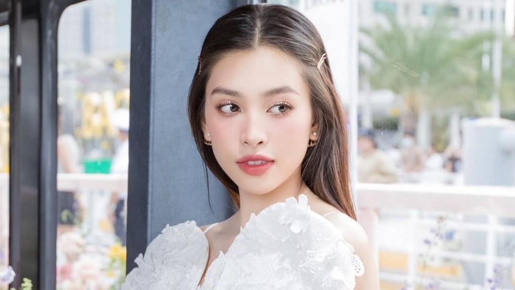 Xuýt xoa với vẻ đẹp trong veo của Hoa hậu Trần Tiểu Vy