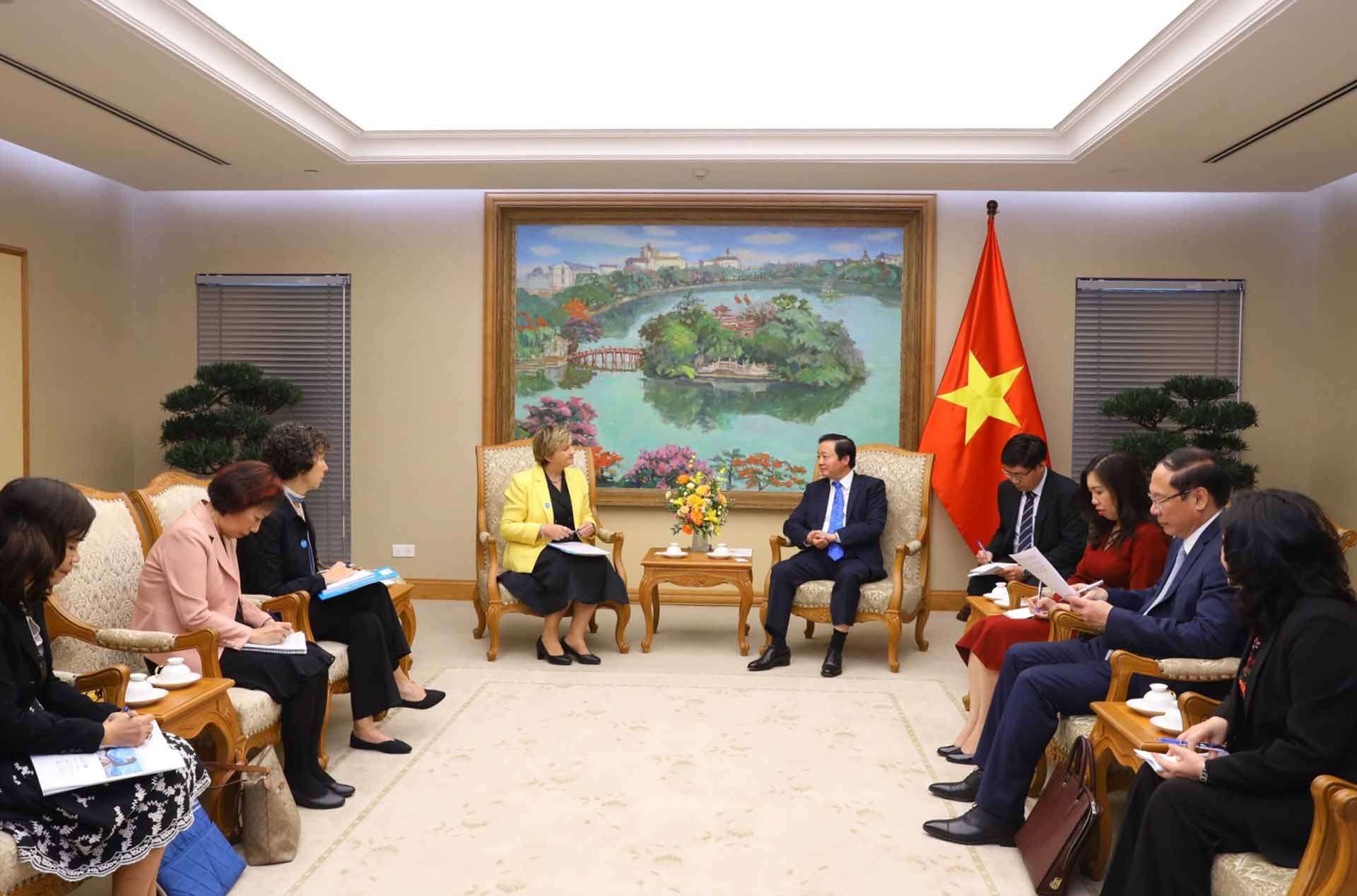 Phó Thủ tướng Trần Hồng Hà tiếp bà Rana Flowers, Trưởng Đại diện Quỹ Nhi đồng Liên hợp quốc tại Việt Nam. (Nguồn: VGP)