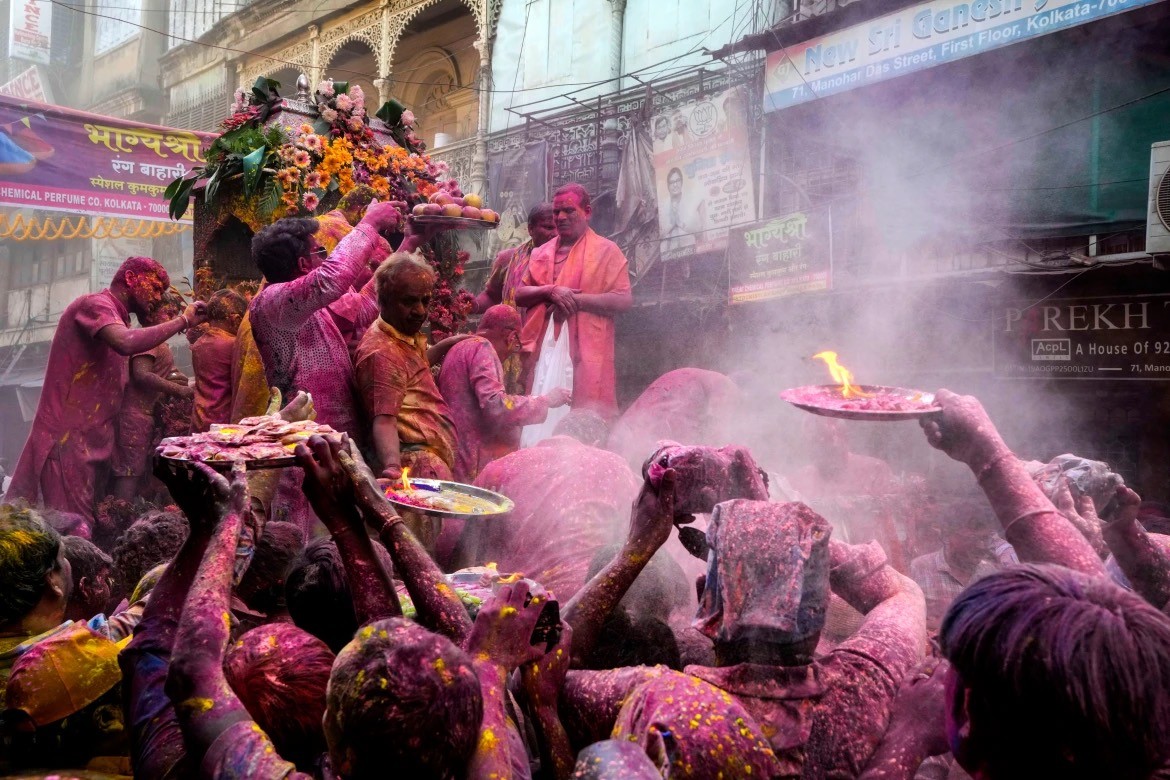 Ấn Độ rực rỡ, tưng bừng trong lễ hội Holi